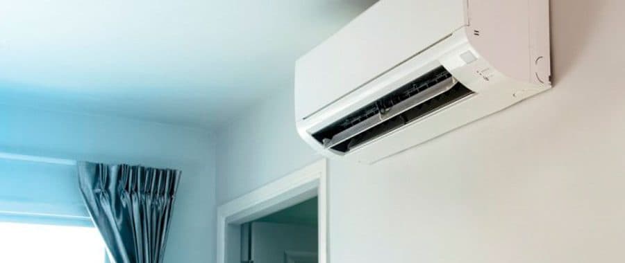 Ar condicionado split instalado em ambiente residencial